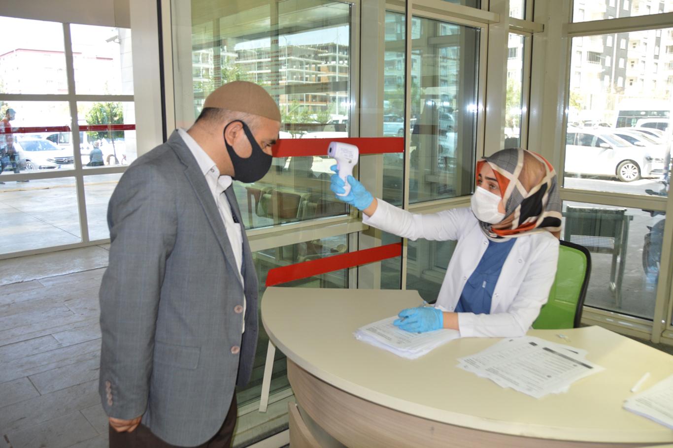 Siirt Eğitim ve Araştırma Hastanesine kurulan PCR test merkezi hizmet vermeye başladı